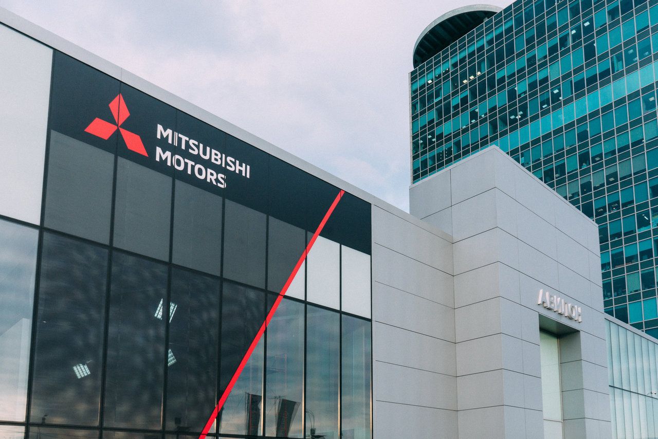 Mitsubishi Авилон