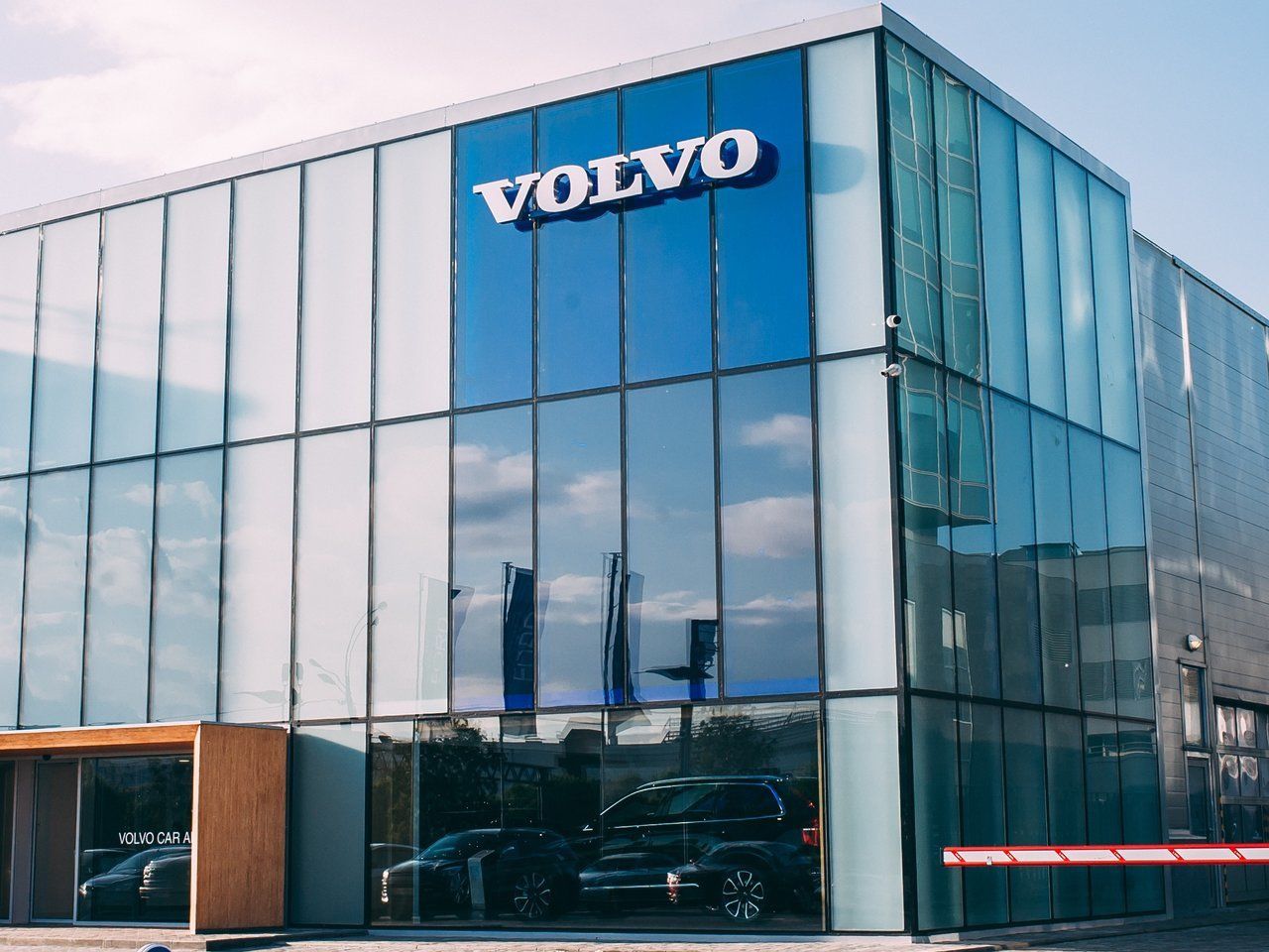 Volvo Car Авилон
